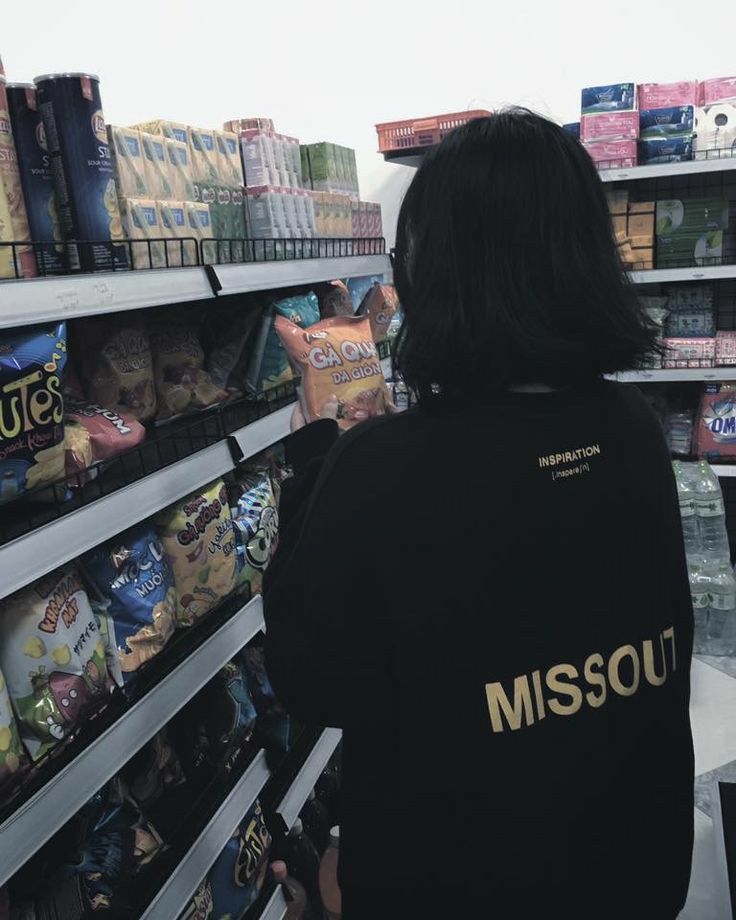 - Áo Sweater Missout.