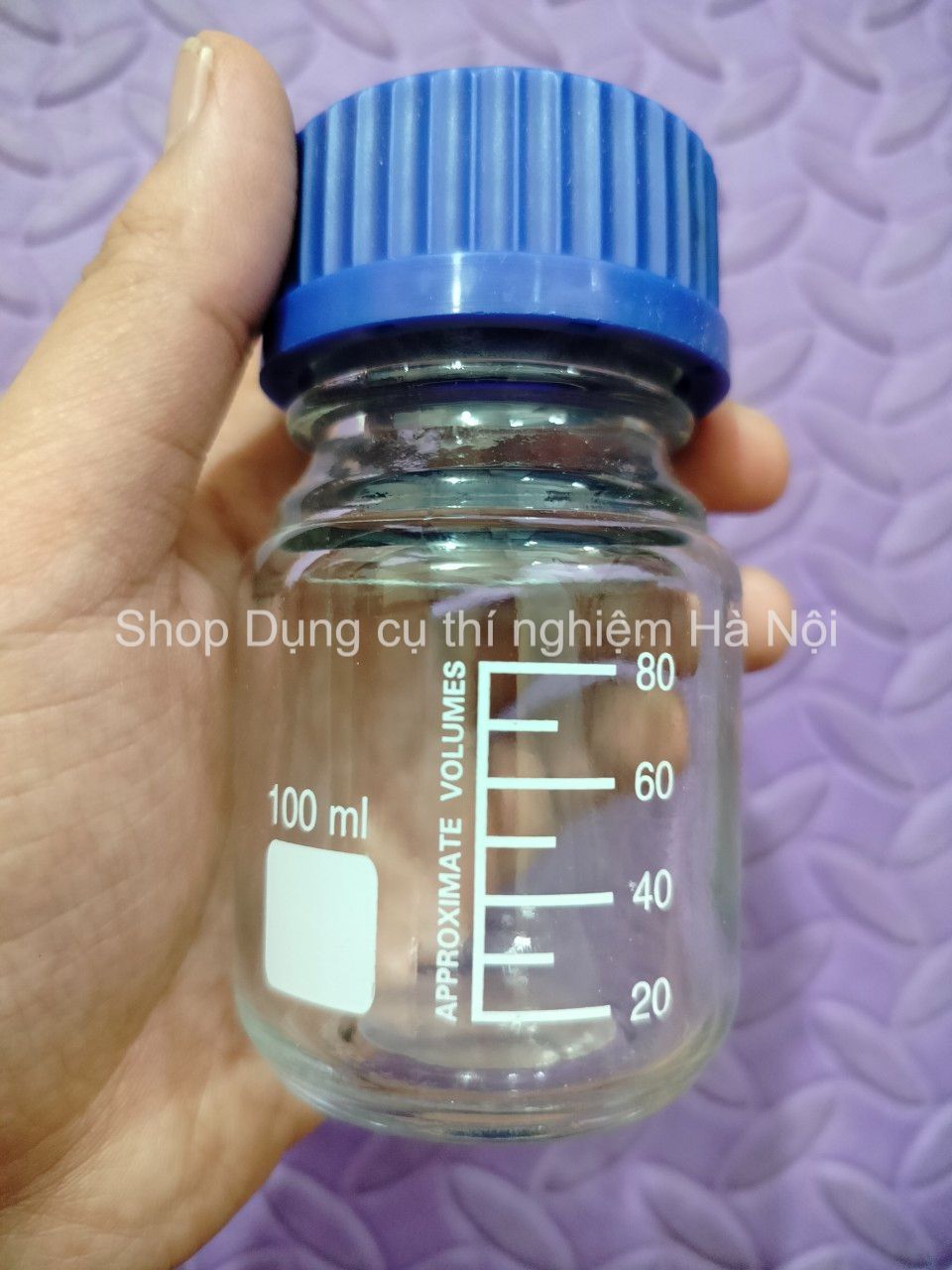 Chai thủy tinh trung tính nắp vặn xanh ( chai thủy tinh có vạch chia dung tích )