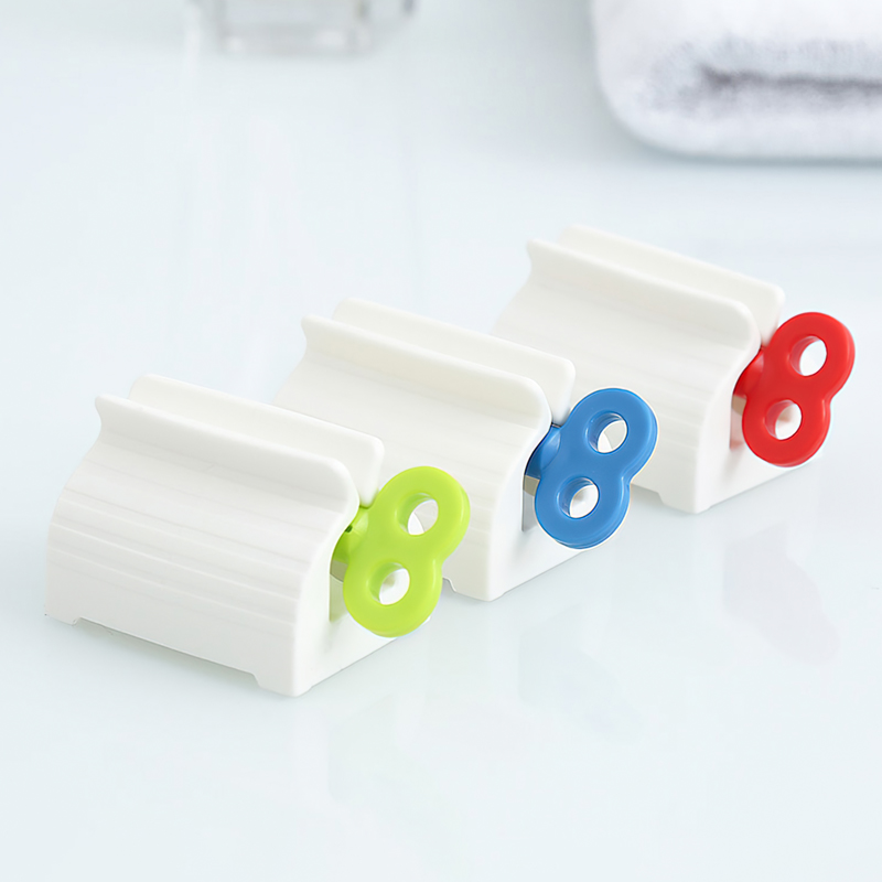 Automatic toothpaste squeezer cleanser