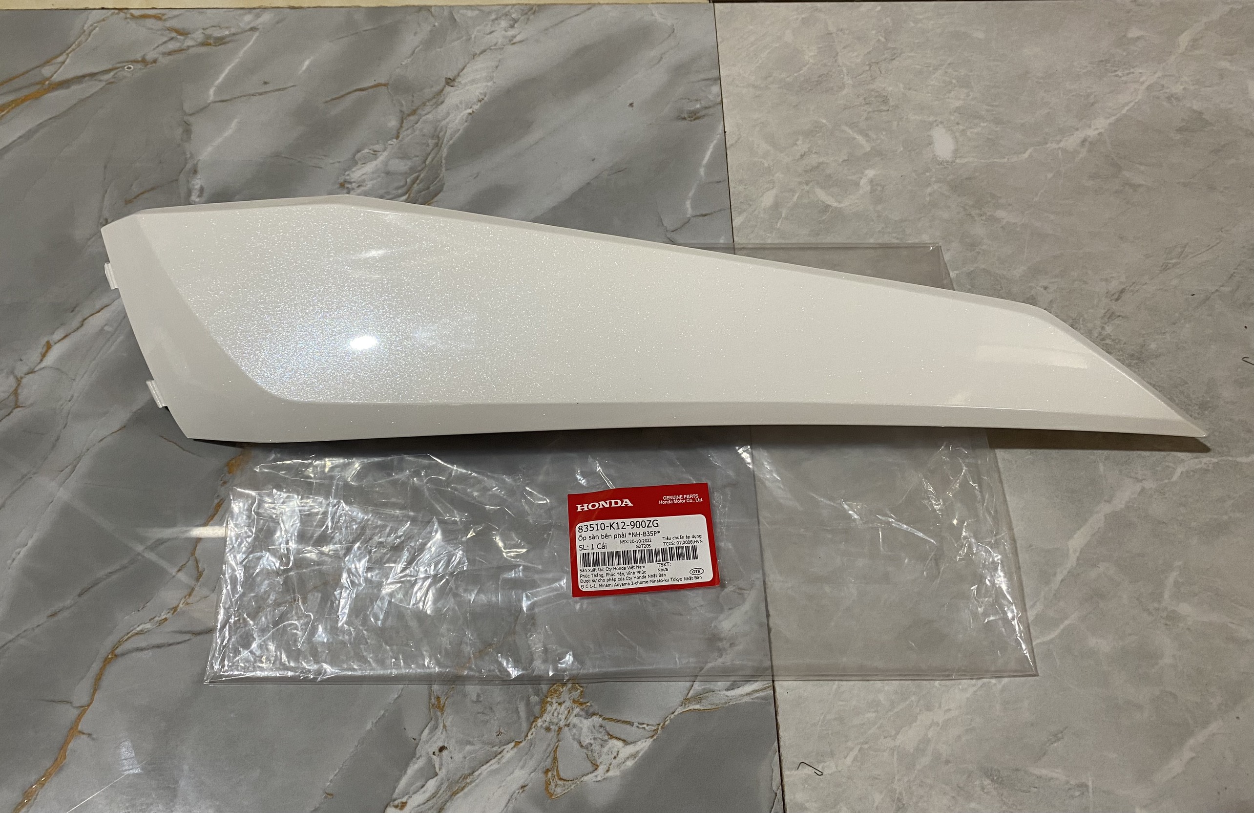 Ốp sàn bên phải Lead 125 2013 - 2015 *NH-B35P* (83510K12900ZG)