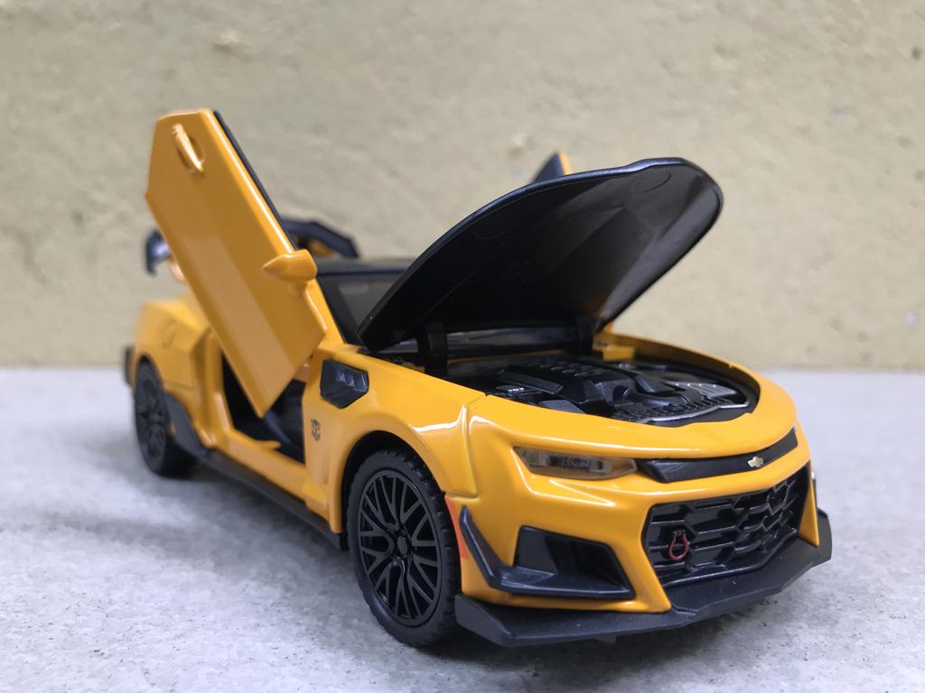 Mô hình xe CHEVROLET Camaro 2022 - 1:32