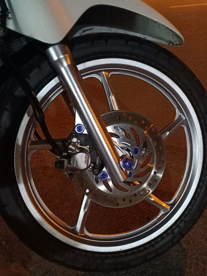 Sơn xịt Samurai màu Bạc - W39 (cần có nền màu Bạc mới lên được màu chuẩn và đẹp)