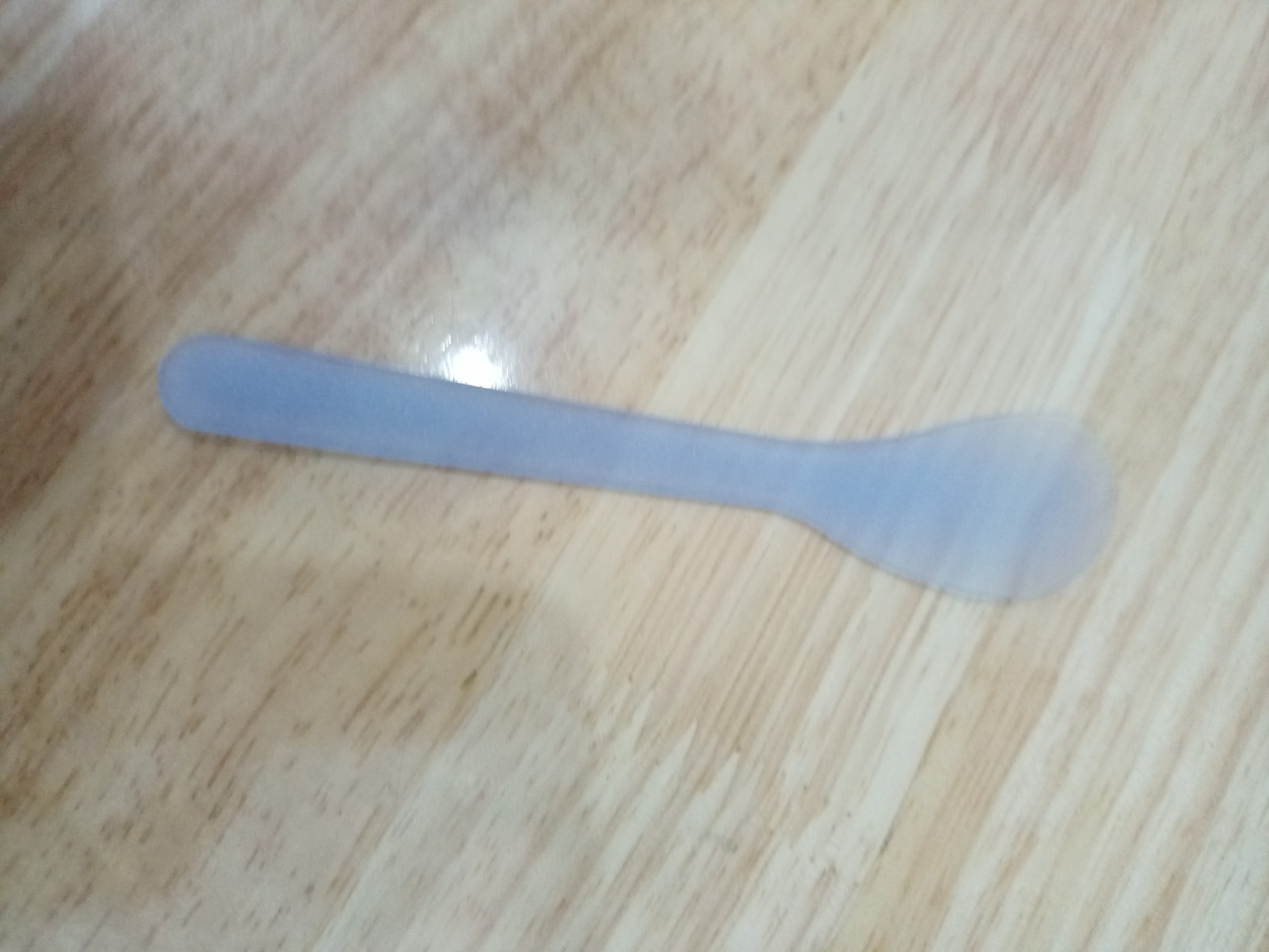 Que nhựa dùng để wax lông