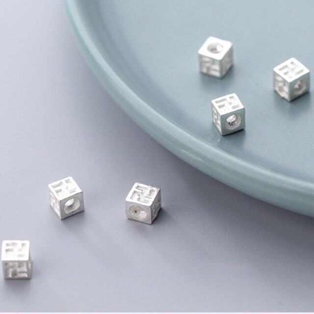 Charm bạc Vuông khắc chữ Vạn - MH028