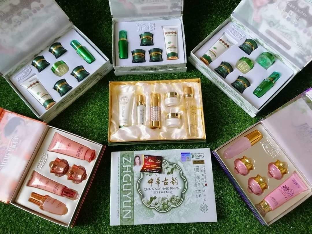 Bộ mỹ phẩm Hoàng Cung 5 in 1