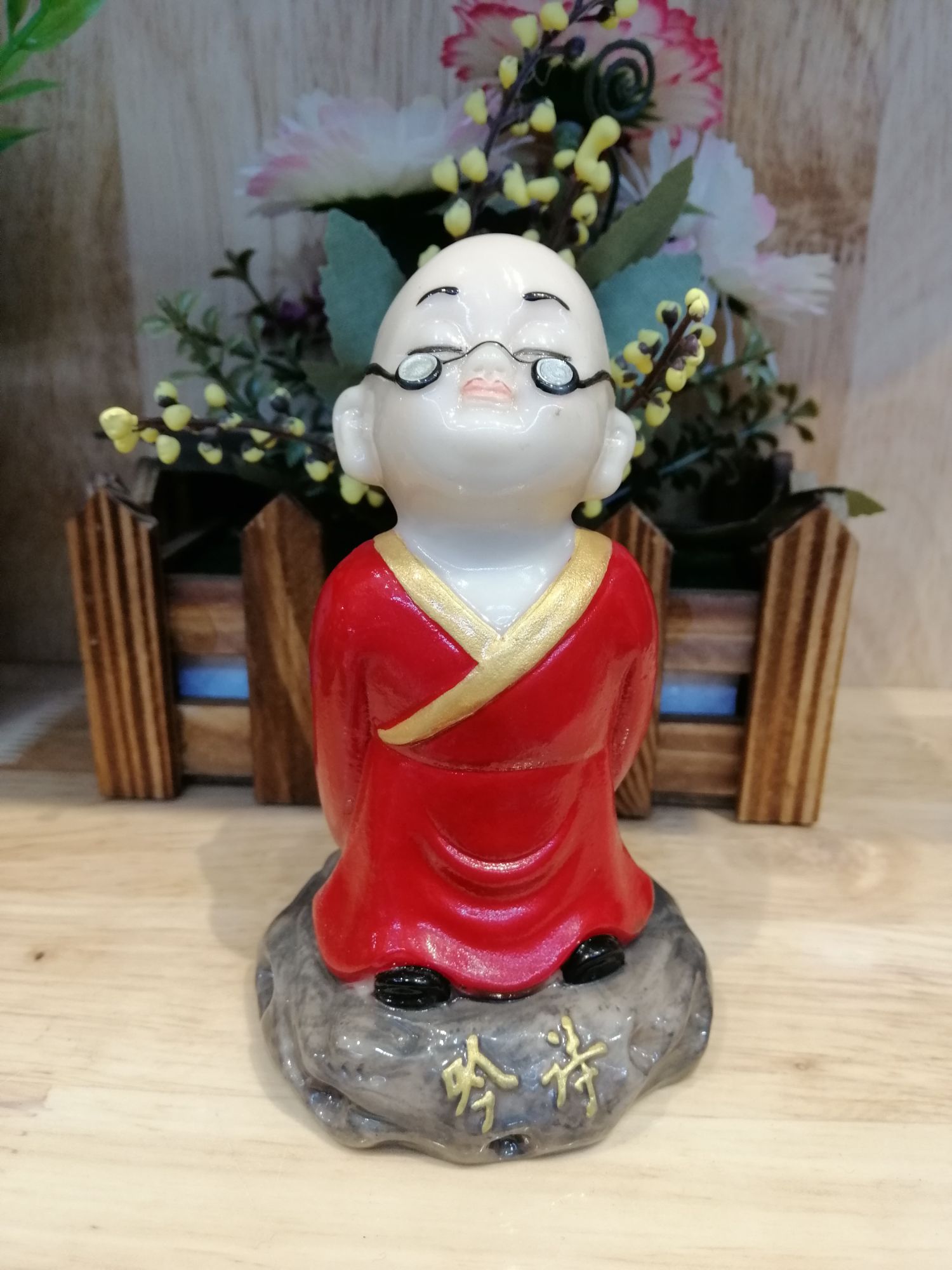 TƯỢNG CHÚ TIỂU ĐEO KÍNH ĐỌC SÁCH