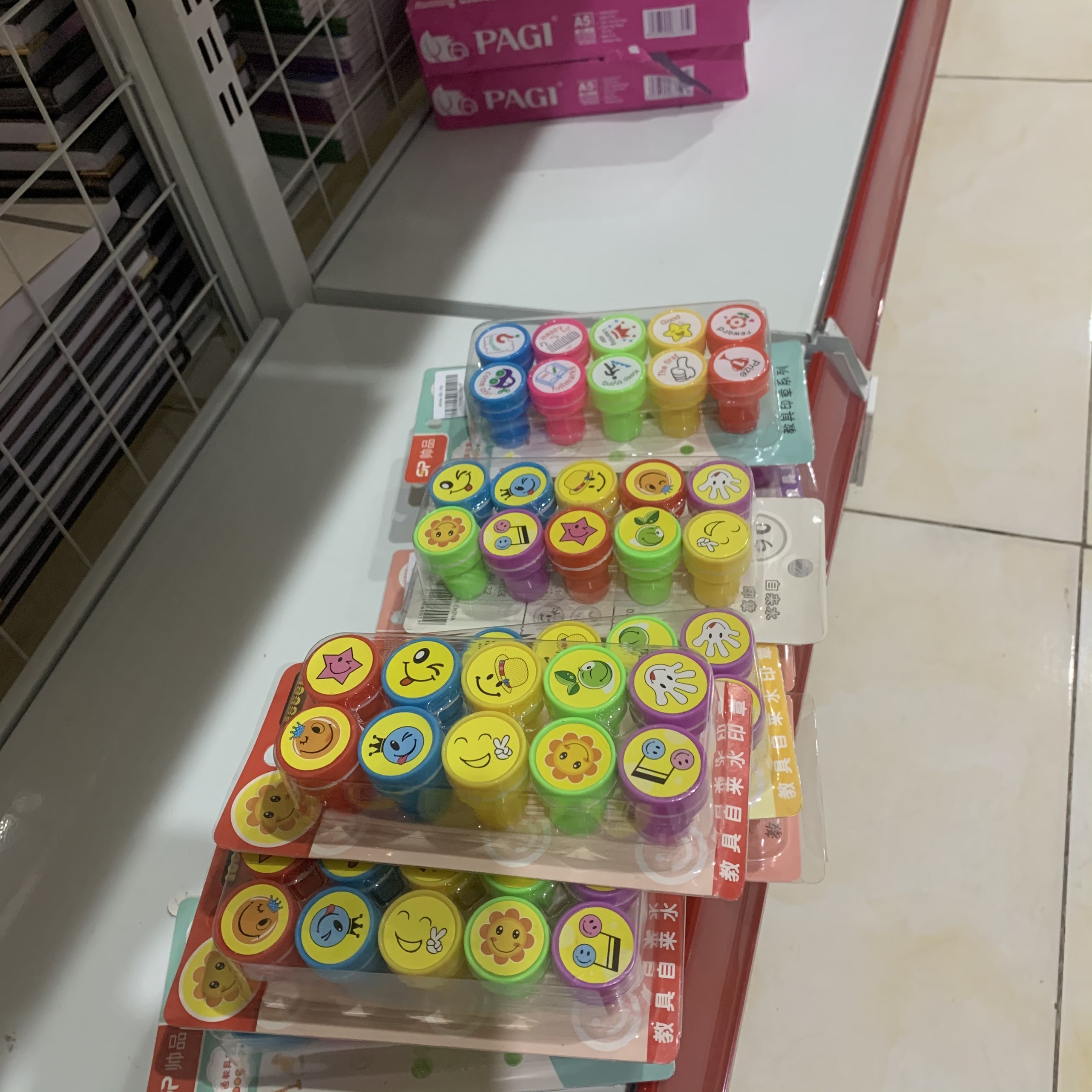 Bộ 10 con dấu đồ chơi cho bé in hình.
