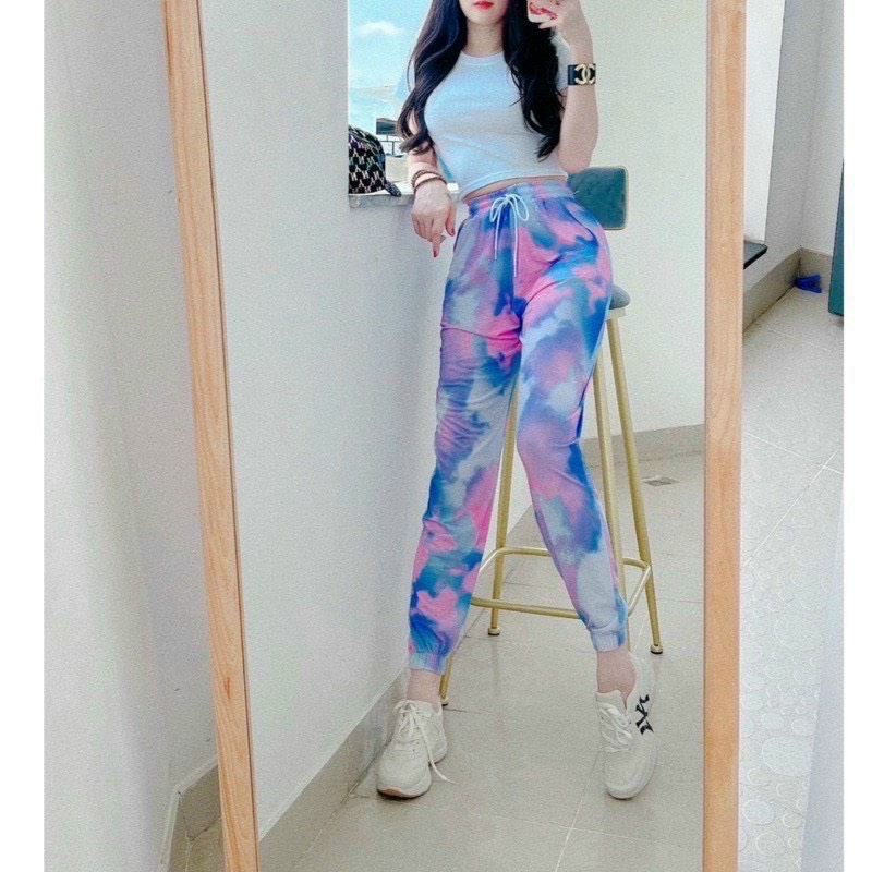 Sét đồ Áo thun croptop trắng phối quần jogger loang màu mạnh mẽ TTSLA0535