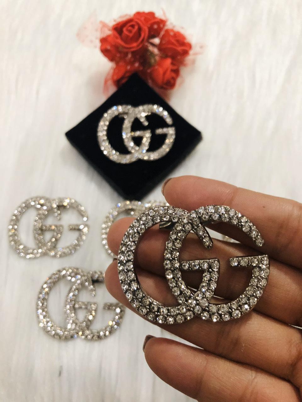 [HCM]Cài áo cho nam  GG đính đá trắng. Size Trung