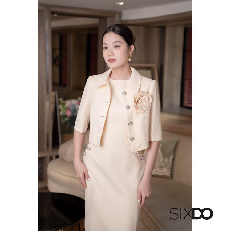 Đầm ôm woven thanh lịch phối cúc ngọc SIXDO (Split-back Midi Woven Dress)