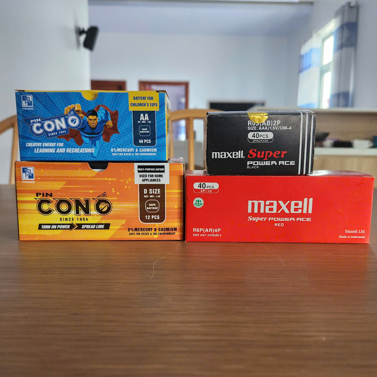Một hộp pin tiểu AAA Maxell hoặc Toshiba(40 viên)
