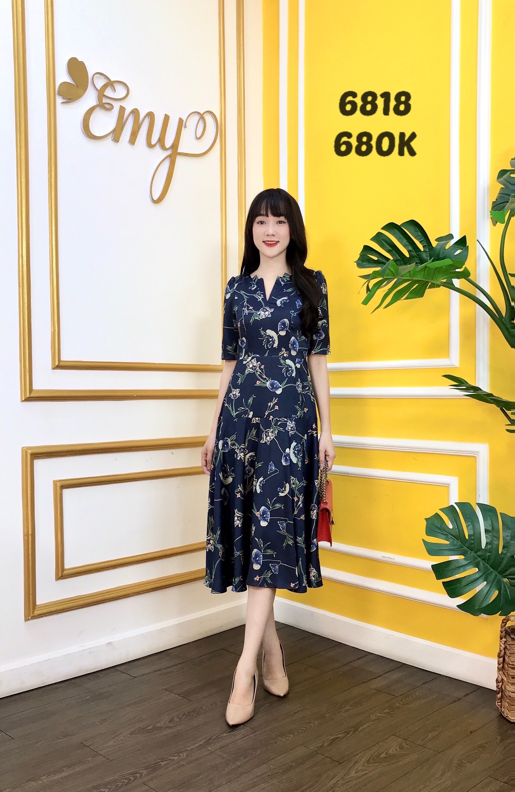Đầm EMY EM6818 Xoè Cổ Cách Điệu