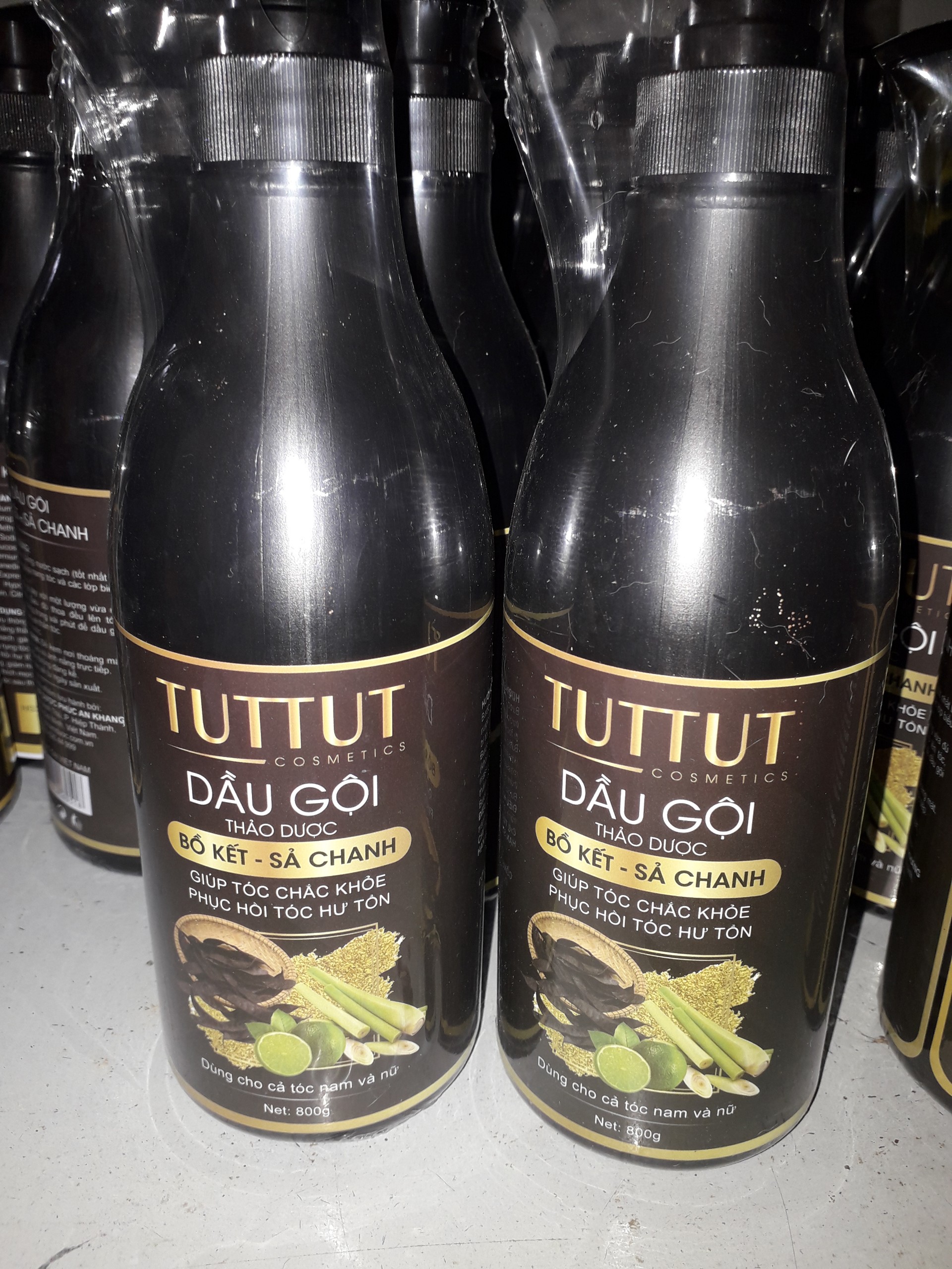 DẦU GỘI THẢO DƯỢC TUTTUT 800G