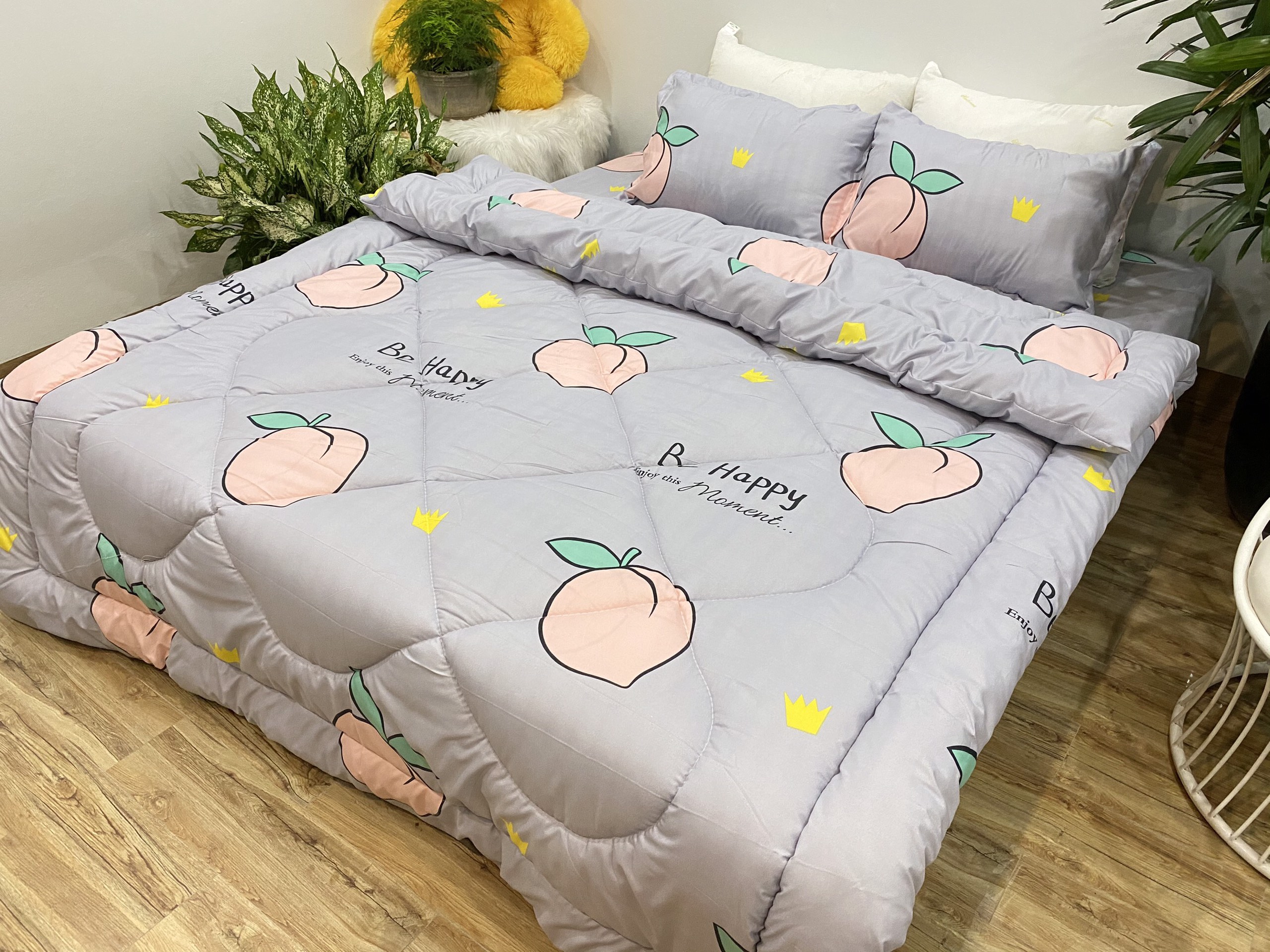 Bộ Chăn Phao 5 Món ( Gồm 1 Chăn Phao + 1 Ga Bo Chun + 2 Vỏ Gối Nằm + 1 Vỏ Gối Ôm) Mẫu Phao 38