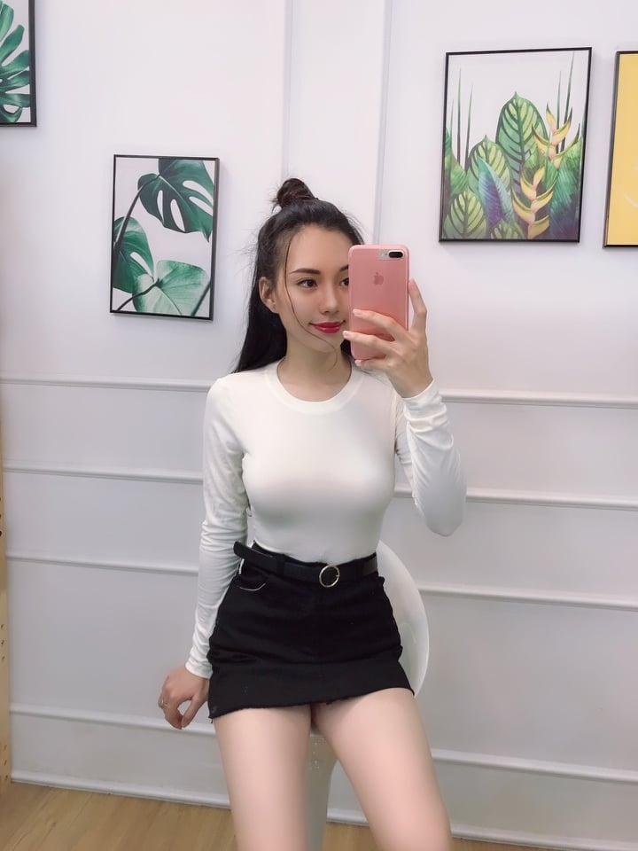 Áo lụa form body tay dài cổ tròn phong cách TTKX0282