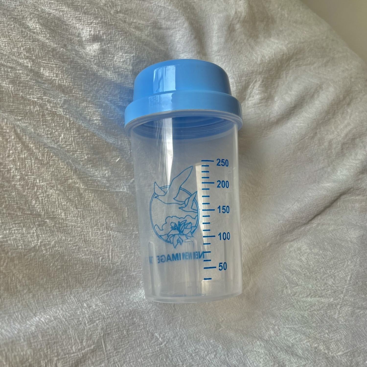 Bình lắc sữa non Alpha Lipid 350ml có chia vạch
