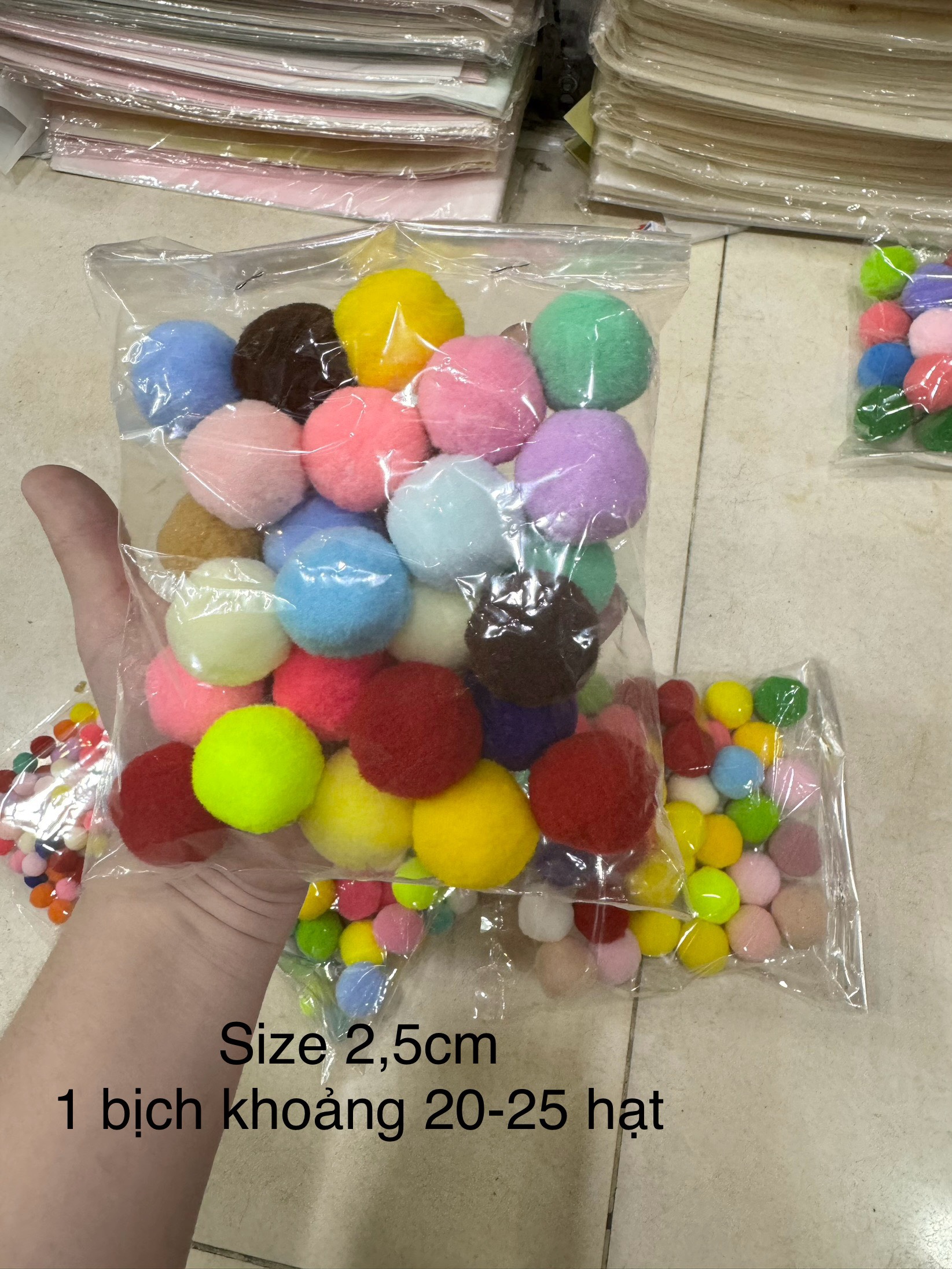 Hạt bom bom đủ size mix đủ màu .