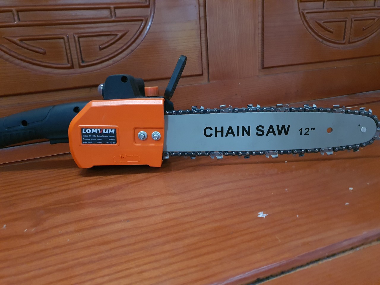 máy cưa xích tra dầu tự động 2000w, tặng dây xích dự phòng