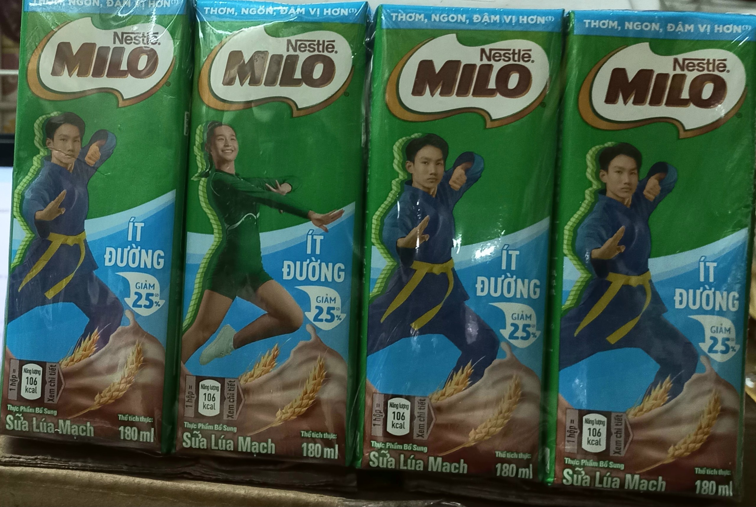 Vinamilk Sữa Milo Lúa Mạch 180ml Có Đường 4 Hộp Trẻ em Chiết xuất mạch nha Vitamin & Khoáng chất