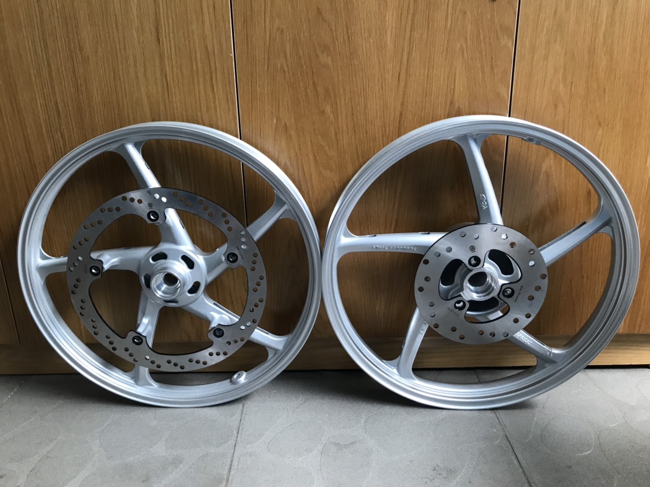MÂM- VÀNH ĐÚC KIỂU 5 CÂY XMODE GẮN CHO RAIDER , SATRIA...