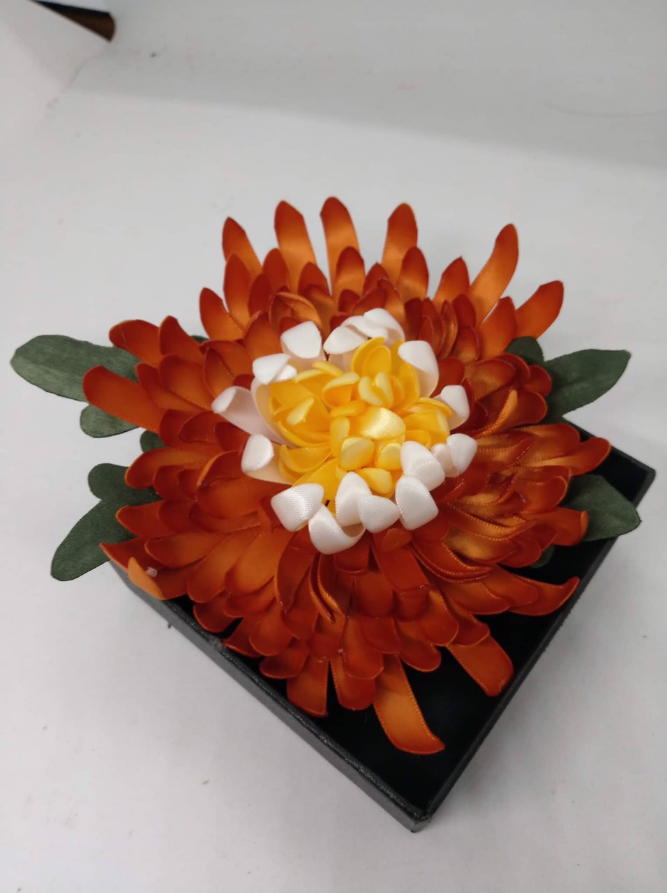 Cài Áo Hoa Cúc Size Đại Loang Màu