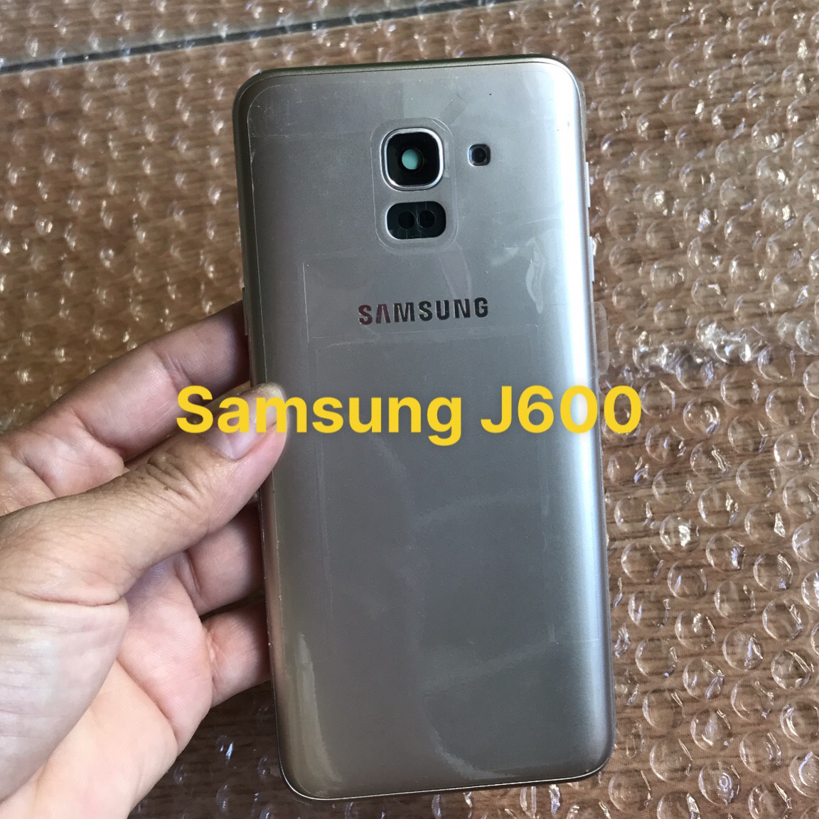 Bộ vỏ samsung j6 2018 /j600 - kèm kính camera và nút bấn