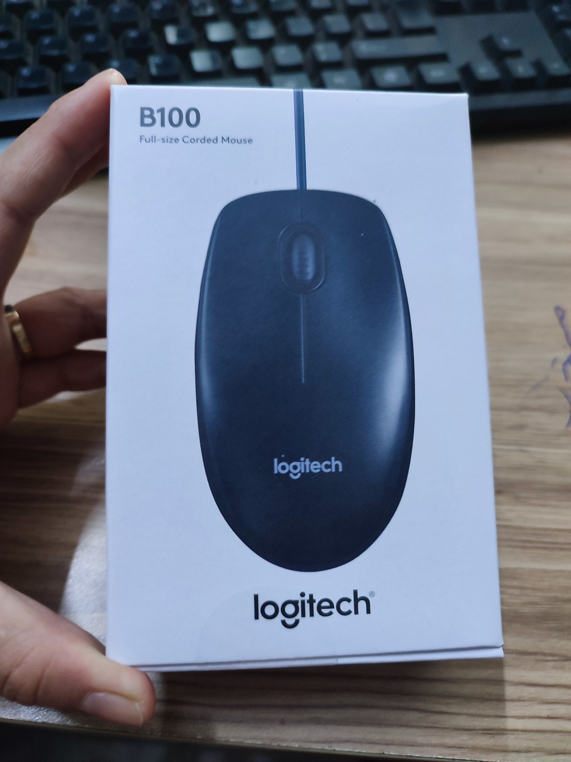Chuột có dây Logitech B100, hàng chính hãng