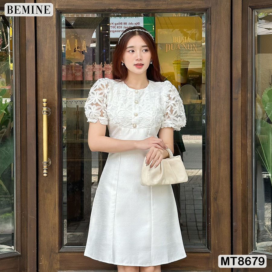 Đầm thiết kế cổ tròn phối ren đính nút bemine mt8679