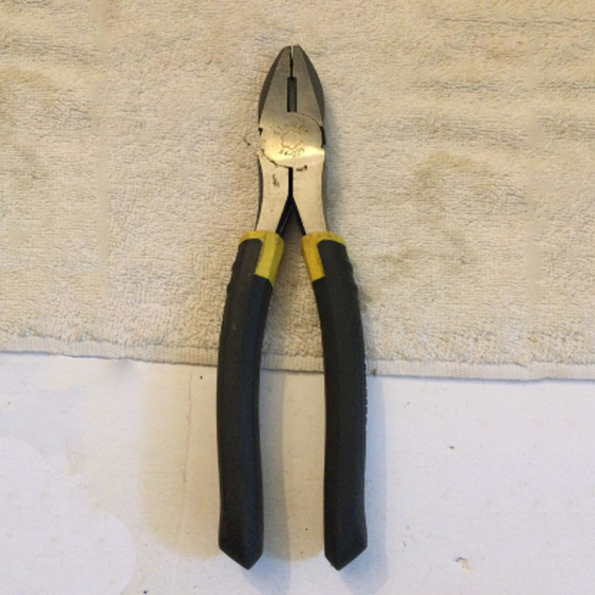 Kìm điện 8in/200mm STANLEY