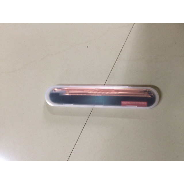 Bộ dụng cụ nặn mụn inox