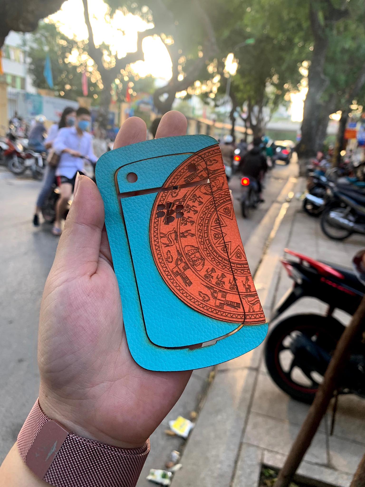 Dán da Dán da lưng điện thoại BB 9900 hình trống đồng