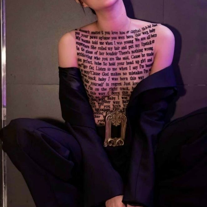 ÁO THUN NỮ HOT ÁO SÁT NÁCH IN HÌNH TỜ BÁO FORM 50KG,ÁO THUN KIỂU CROPTOP ÔM MÀU DA ÁO THUN ĐẸP GIÁ RẺ(v1)