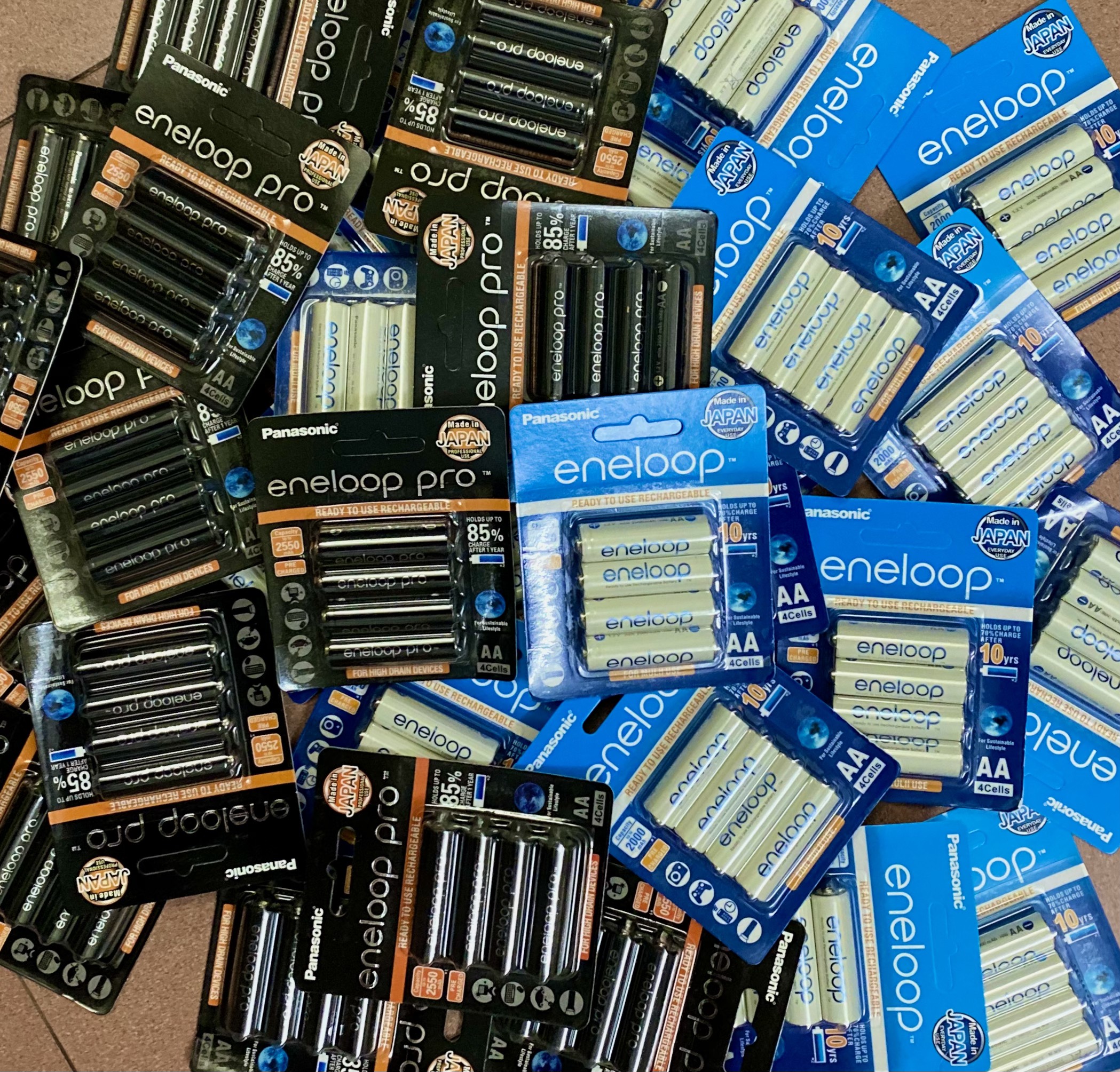 Pin sạc Eneloop 1900,2500 ( Trắng, Đen )