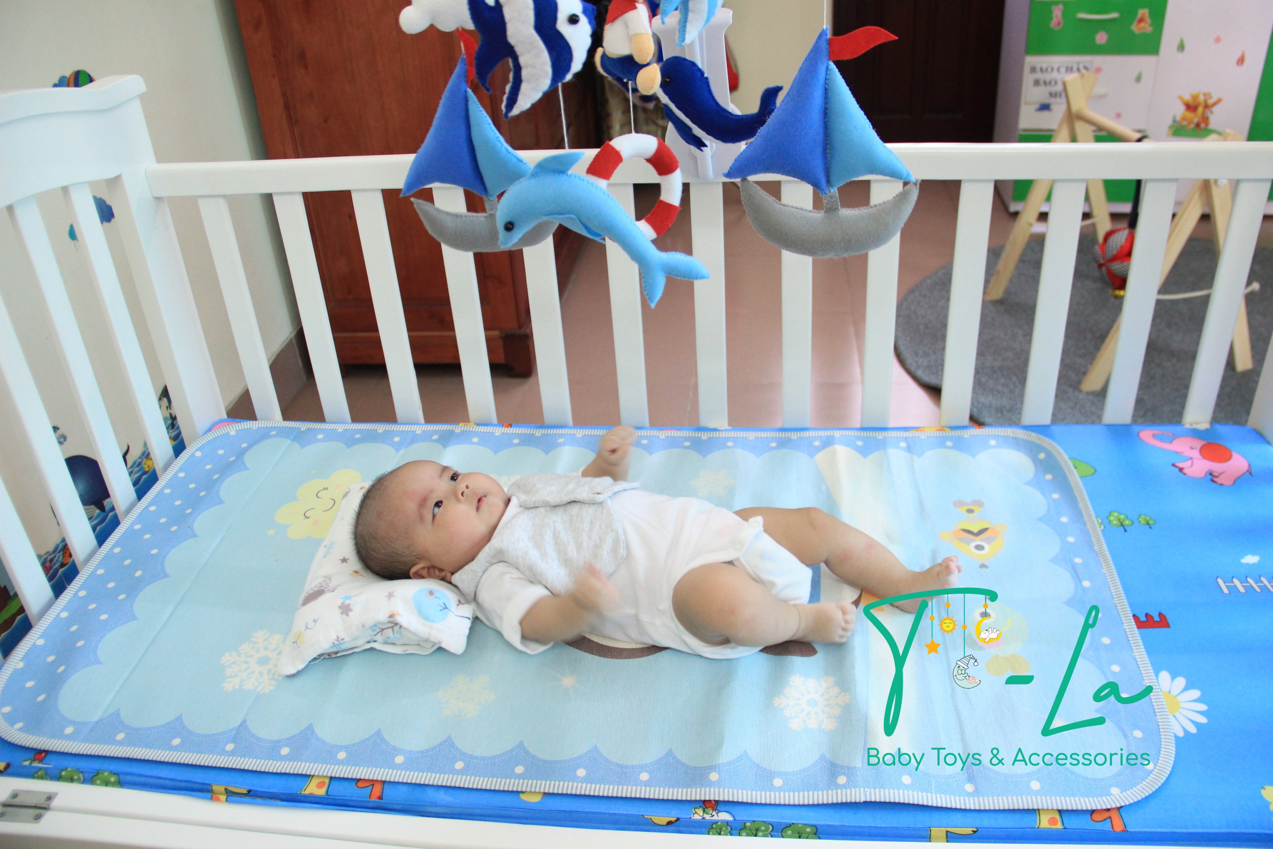 Treo nôi Thuỷ Thủ gấu và sinh vật biển