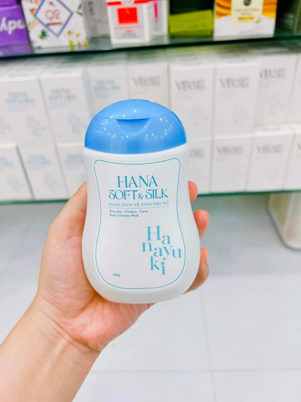 Dung Dịch Vệ Sinh Phụ Nữ Hana Soft Silk Hanayuki mẫu mới (chai 150ml)
