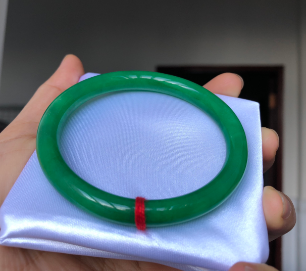 Vòng Tay Cẩm Thạch Xanh Ngọc Đá Thiên Nhiên , Hàng Chụp Thật 100% , Đầy Đủ Size.
