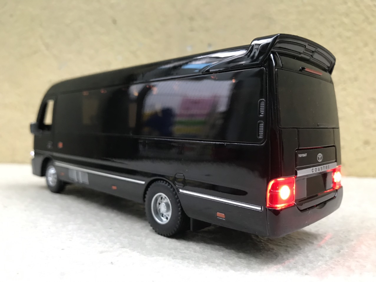 Mô hình xe Bus TOYOTA Coaster Premium 12 1:32