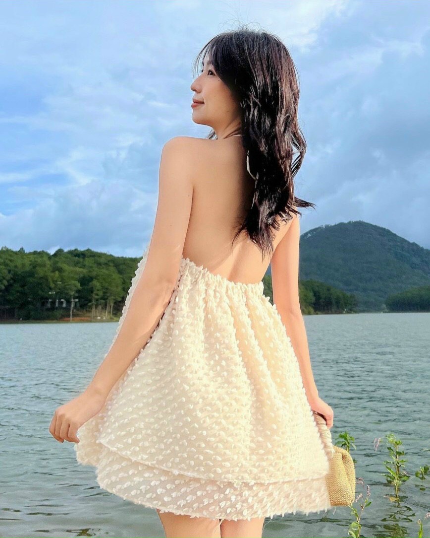 SET VÁY CỔ YẾM MÀU BEIGE FOREL