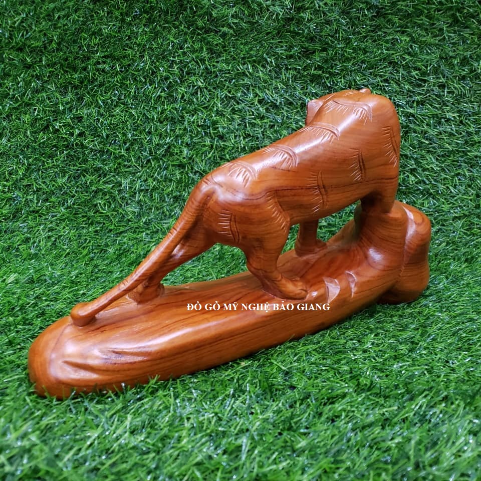 Tượng con hổ gỗ hương dài 30 cm