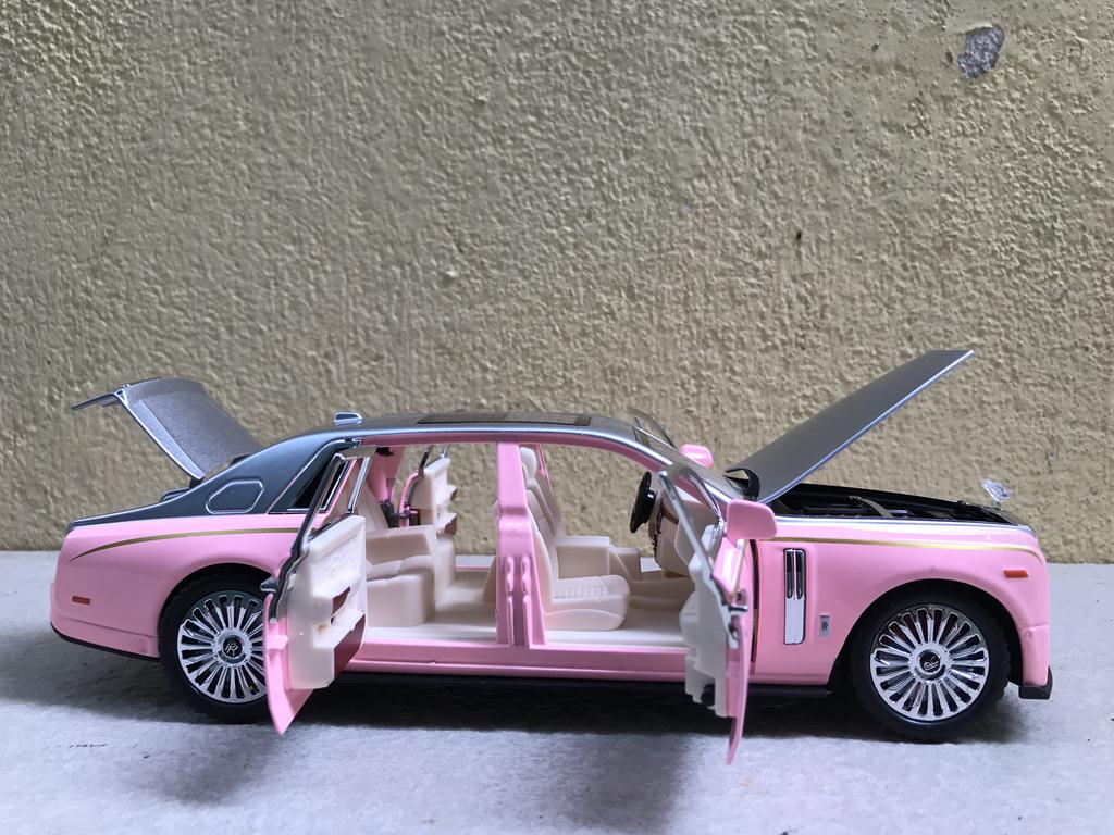 Mô hình xe Rolls-Royce Phantom MANSORY 1:24