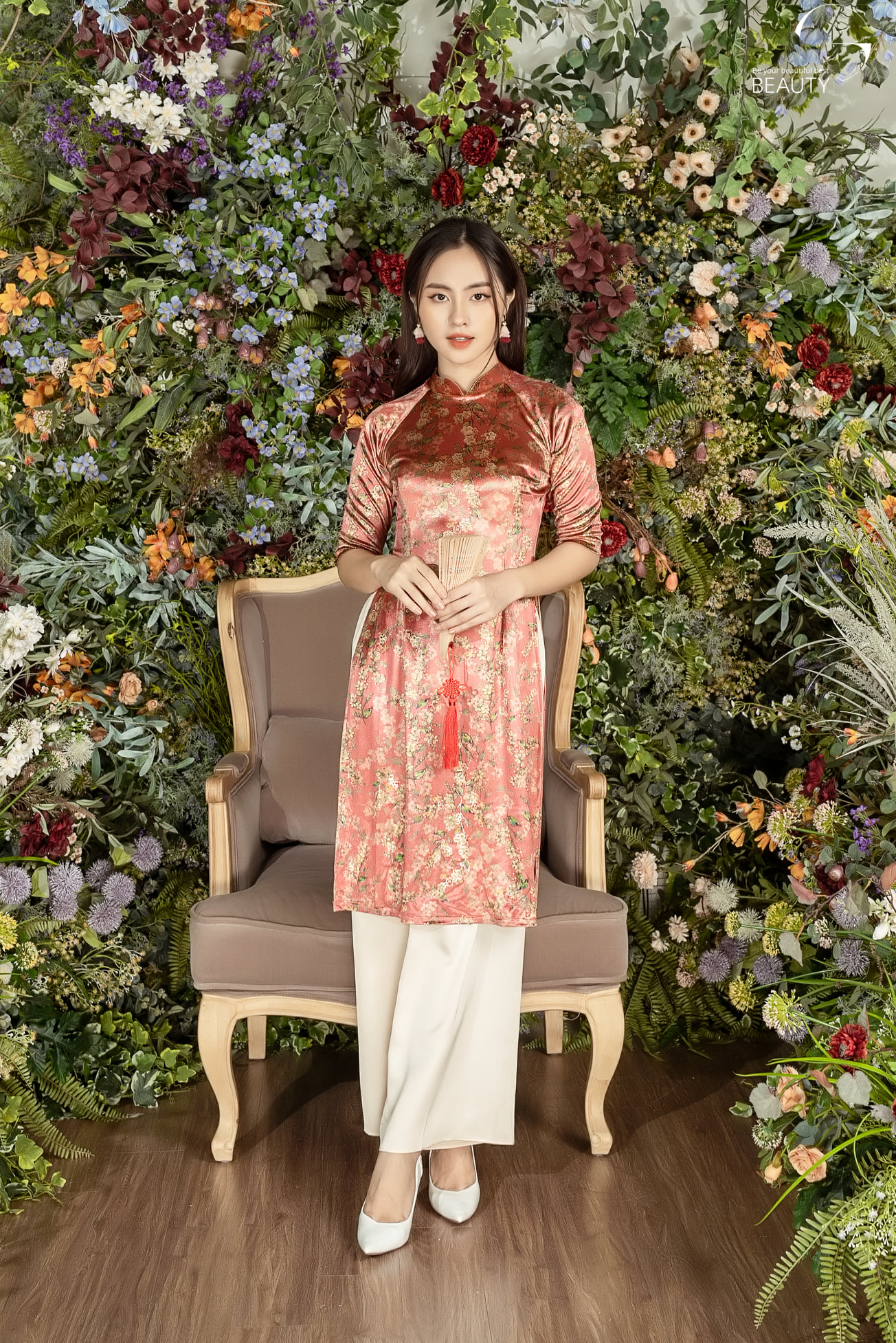 Áo dài cách tân hồng hoa lá