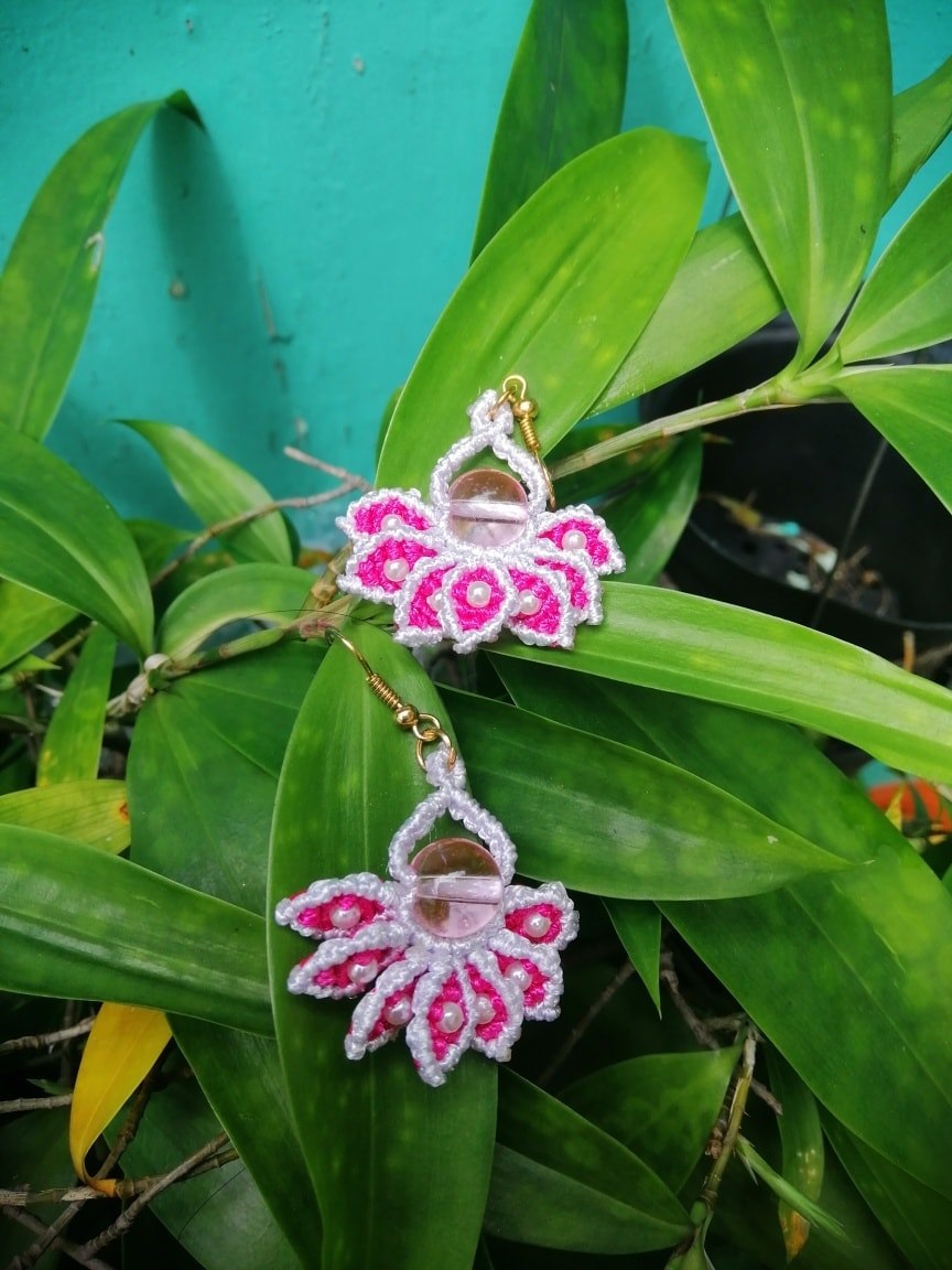 Hoa tai handmade họa tiết cánh hoa sen