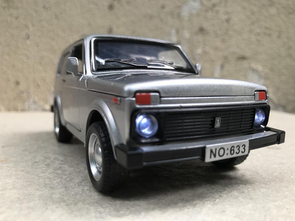 [HCM]Mô hình xe LADA NIVA 2020 - 1:32