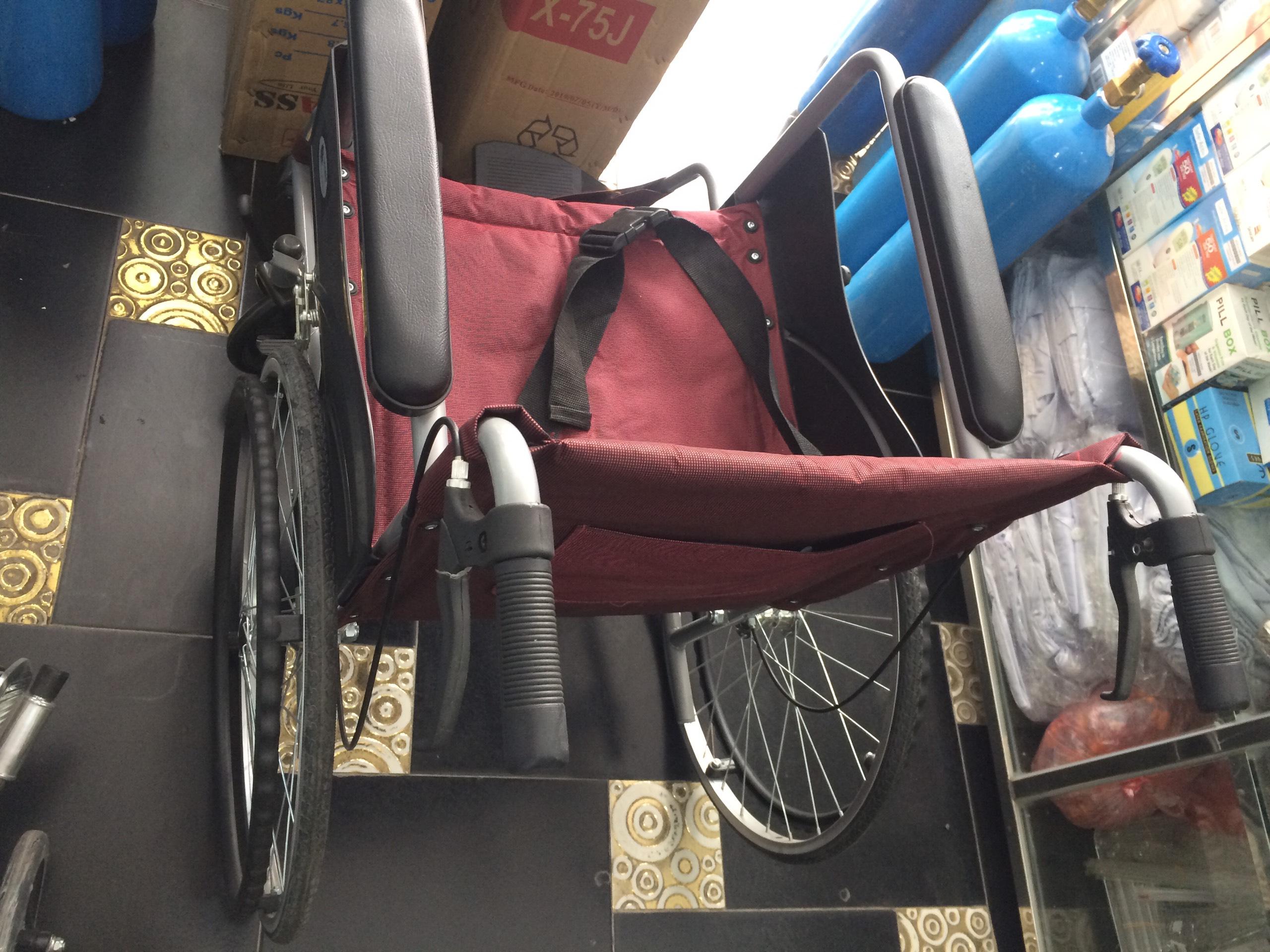 Xe lăn Lucass X75J dành cho người già