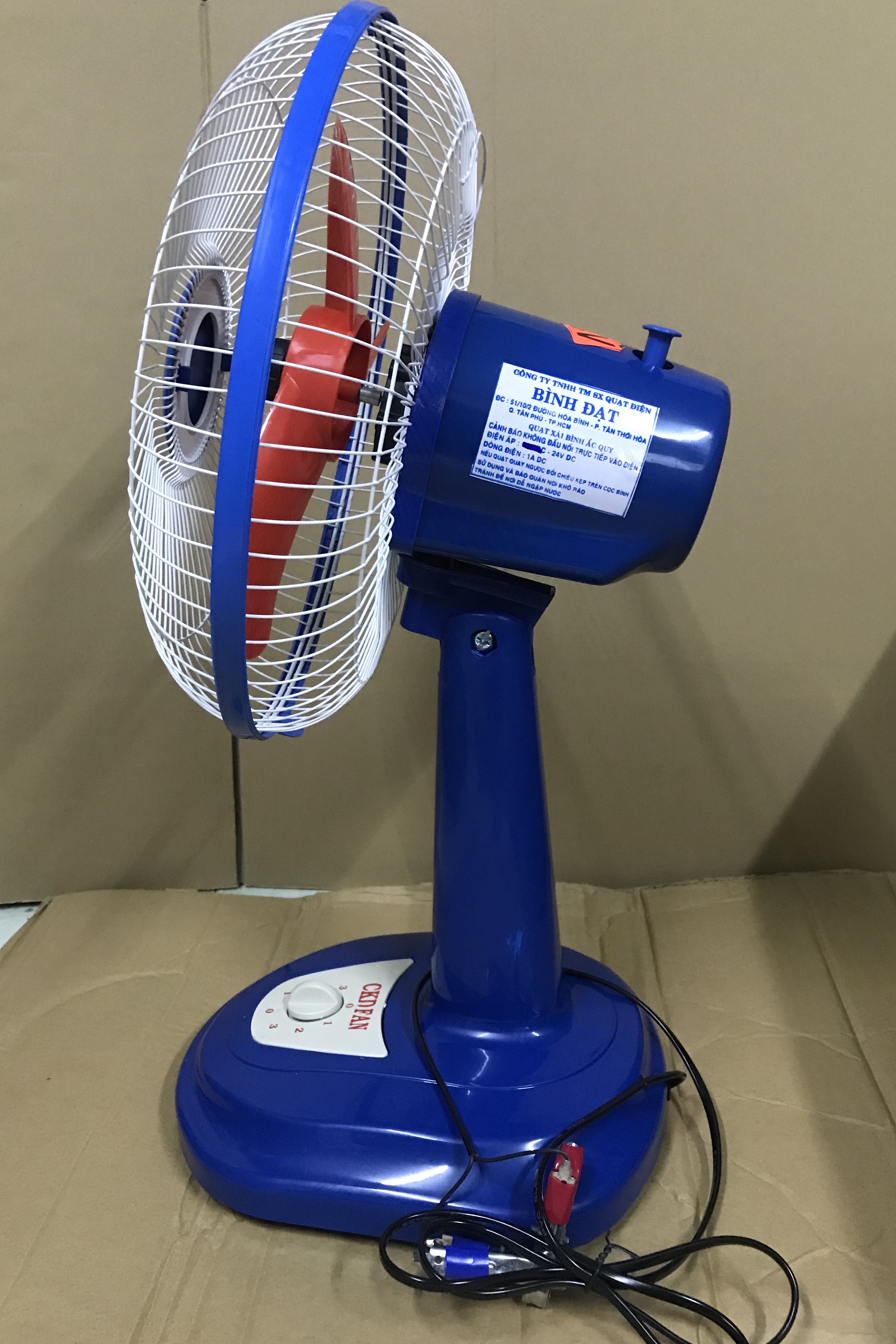 Quạt bàn B3 kẹp bình ắc quy DC 24V