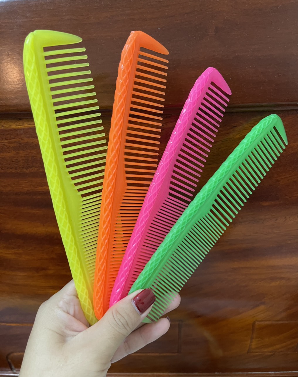 Lược Nhựa Chải Tóc 2 Răng Tiện Dụng (Màu ngẫu nhiên)