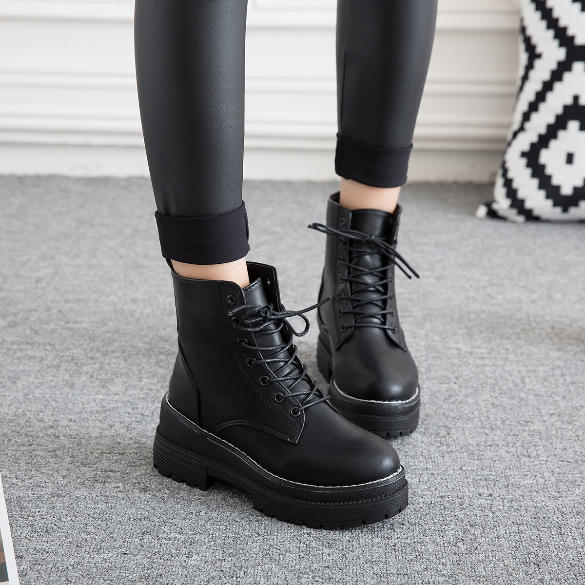 Giày boot nữ đế vuông 4cm dây buộc cá tính B118