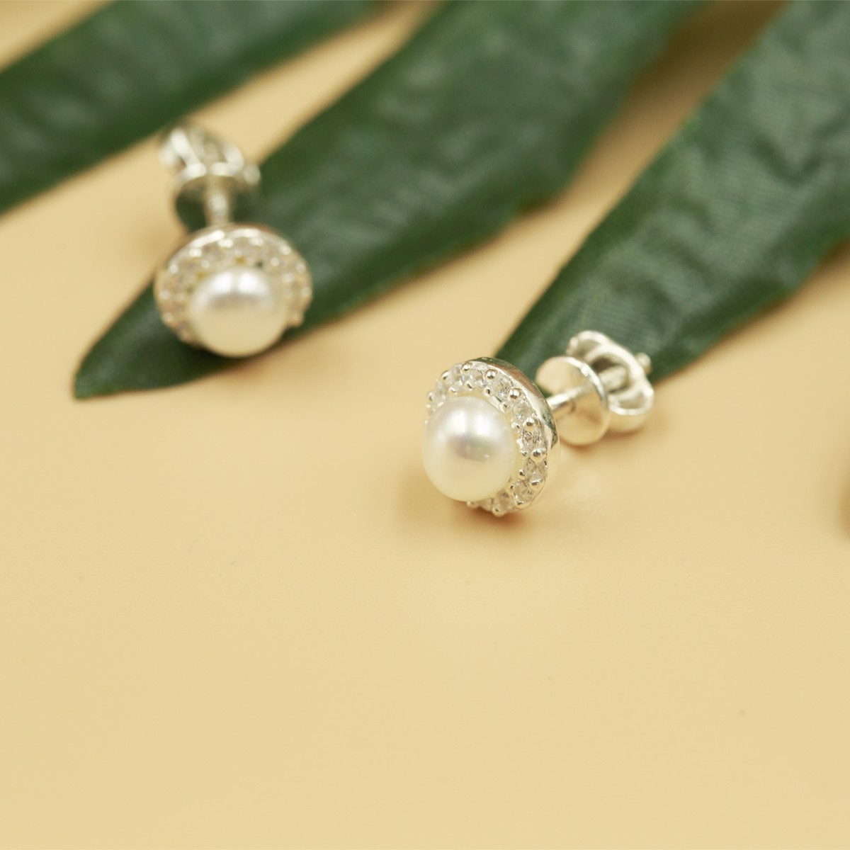 Hoa tai bạc đính ngọc trai OPAL