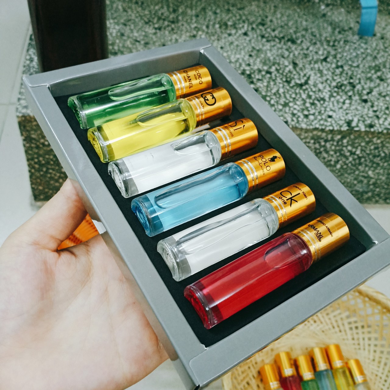 NƯỚC HOA THÁP 6 CHAI DẠNG LĂN THƠM CỰC LÂU