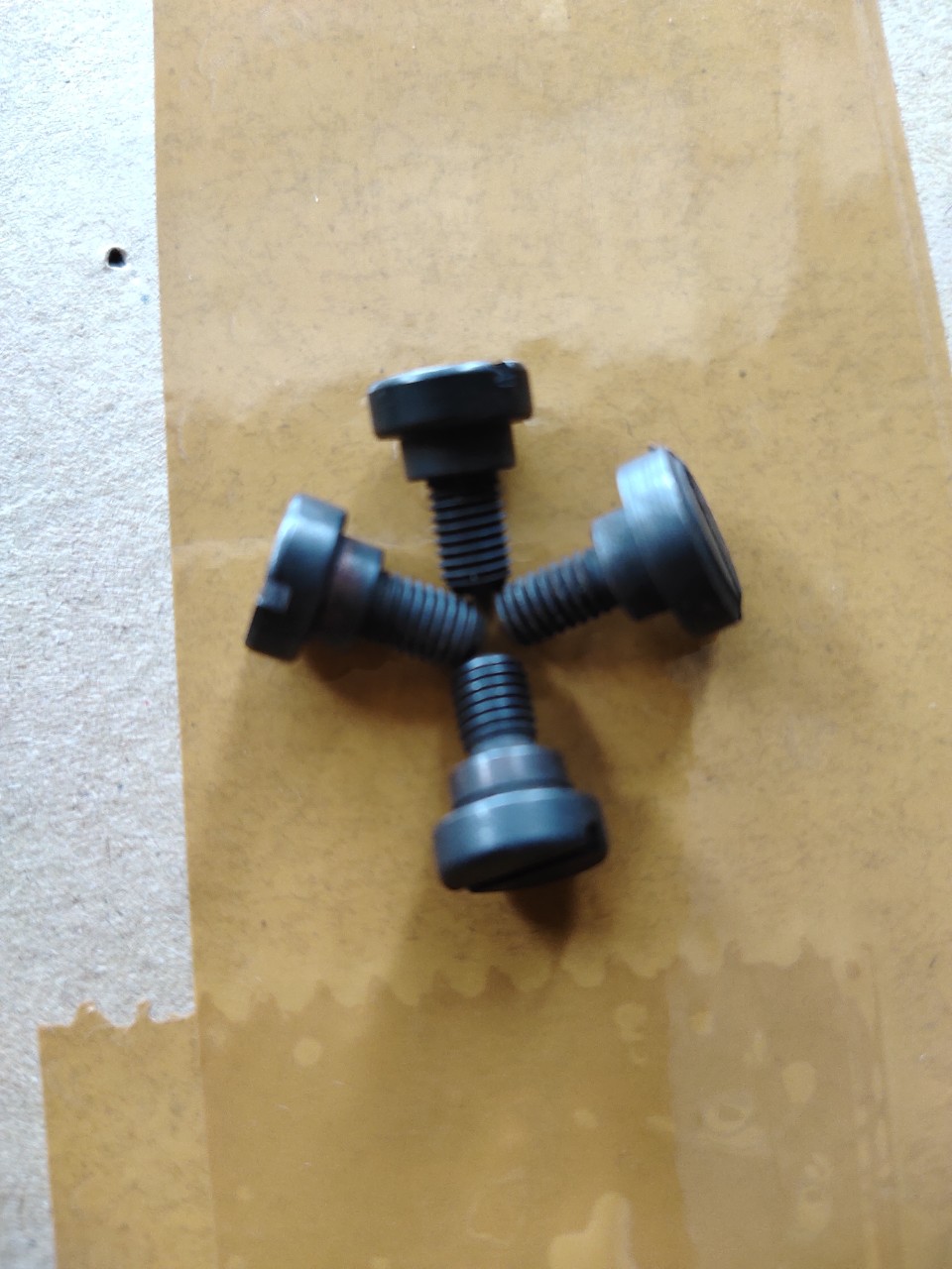 con ốc 2 tầng giữ càng dao máy may liền trục